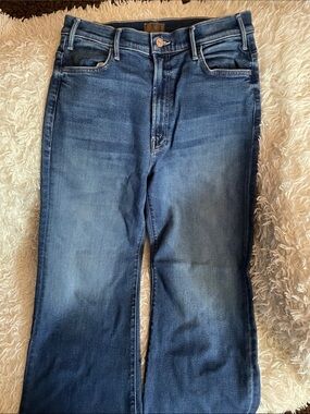 MOTHER The Hustler Roller Sneak Wide-Leg Jeans in mid-blue wash